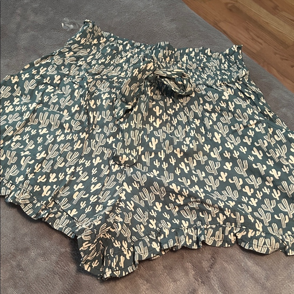 Cactus Print shorts - Green and White